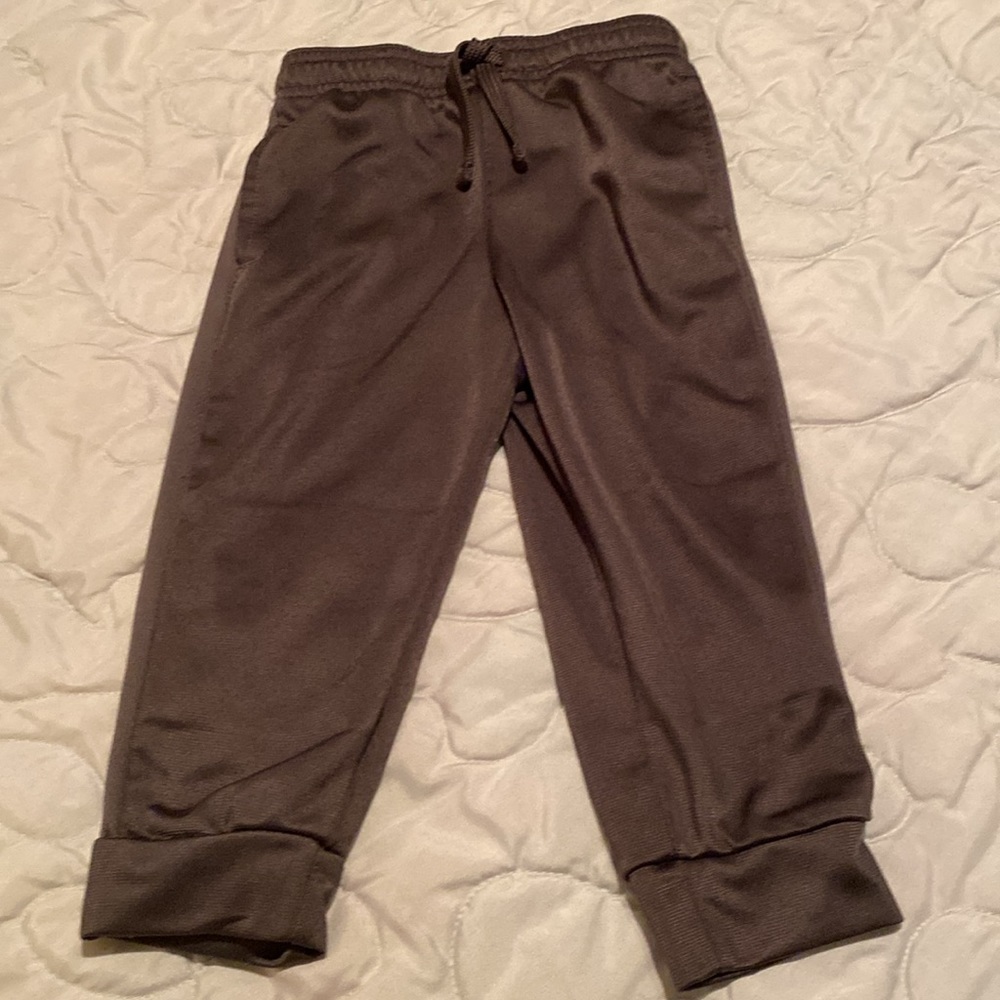 Bundle of 4 pair of pants - Picture 3 of 5